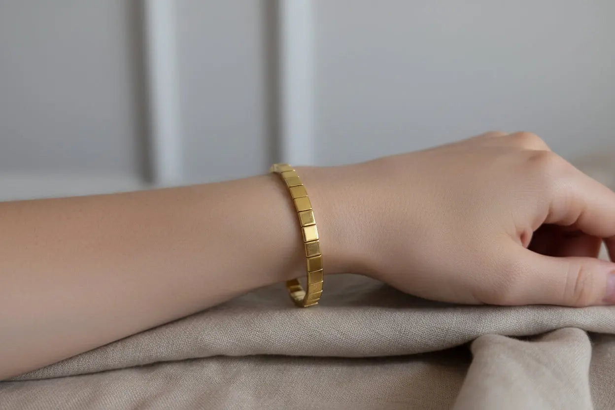 Gold Line Motion - Metal Motion Collection