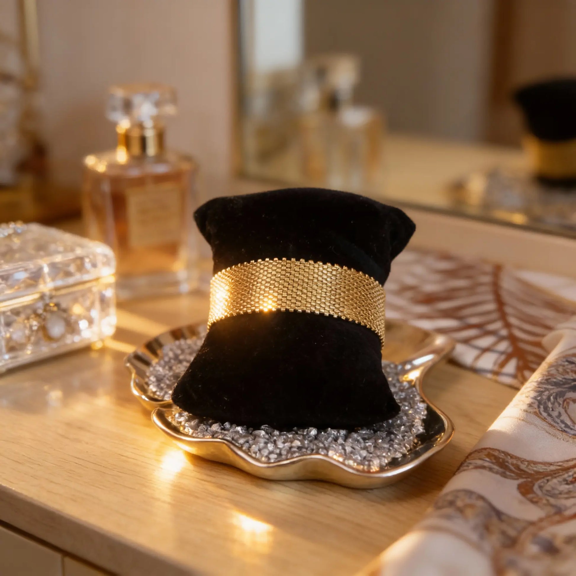 Golden Mesh – Luxe Cuff - Gemnglow